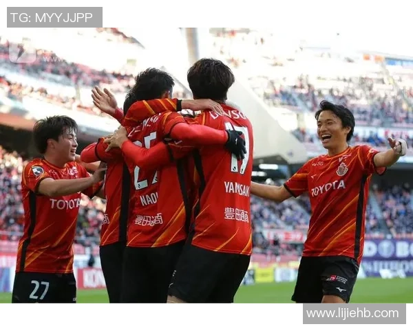 浦和红钻与名古屋激战正酣球迷期待精彩对决与胜负悬念