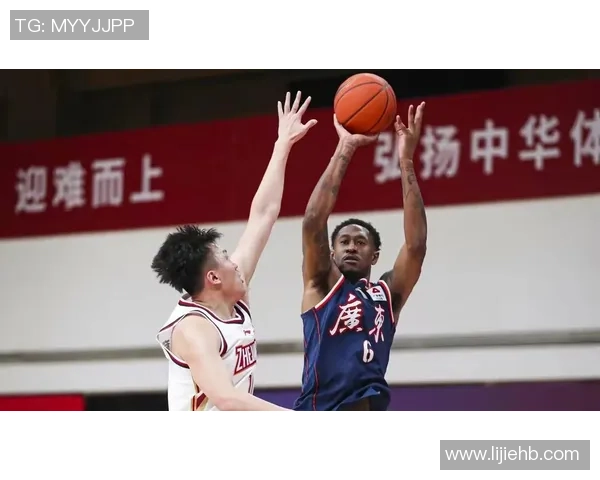 马尚布鲁克斯带领球队迎战四川全力争胜的精彩对决 马尚布鲁克斯带领球队迎战四川全力争胜的精彩对决